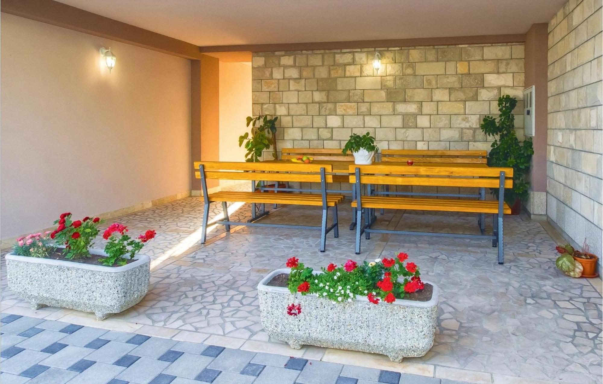 2 Bedroom Awesome Apartment In Mali Rat Sumpetar Exterior photo